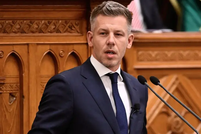 Угорського прем'єра допитали через підозру у крадіжці телефону 2 Прем’єра Угорщини допитала прокуратура через підозру у крадіжці телефону