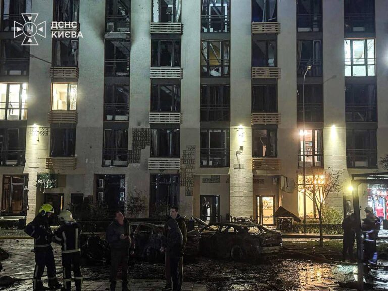 Двоє загиблих і 11 поранених: наслідки дронової атаки на Київ 7 Двоє загиблих і 11 поранених: наслідки дронової атаки на Київ 5