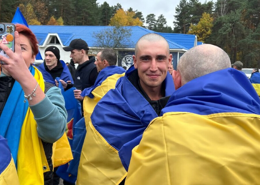 Звільнені українські захисники.
