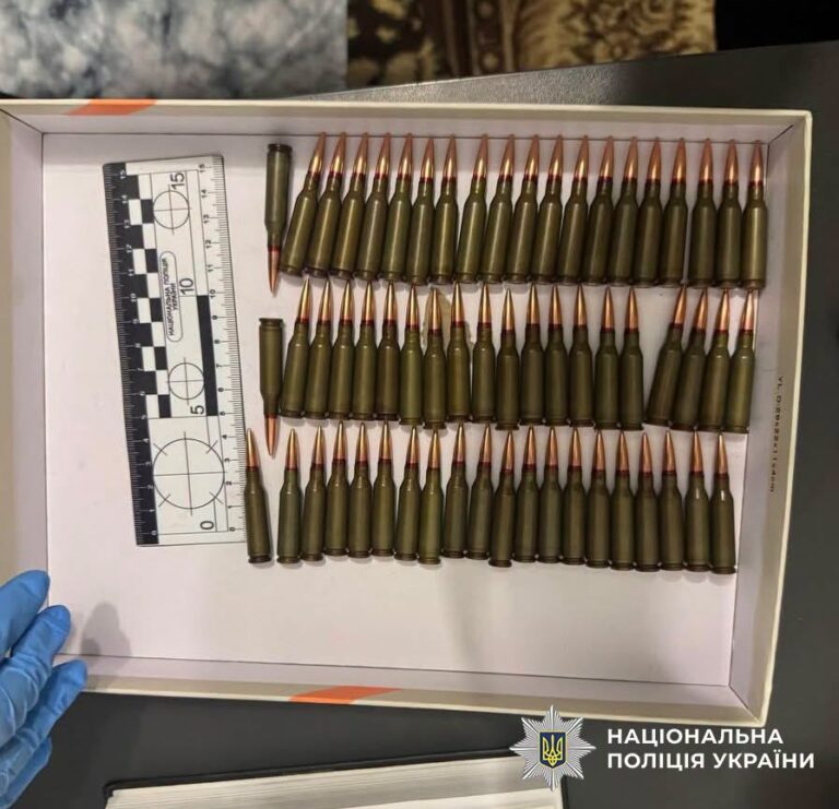 Киянина спіймали на торгівлі гранатами та боєприпасами 3 Киянина спіймали на торгівлі гранатами та боєприпасами 2