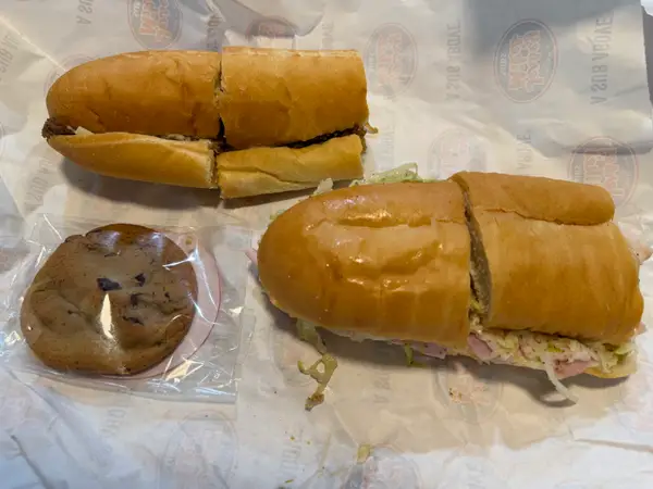 Jersey Mike's проти Subway: хто приготував кращий сендвіч 20 два сендвічі та печиво від Jersey Mike's