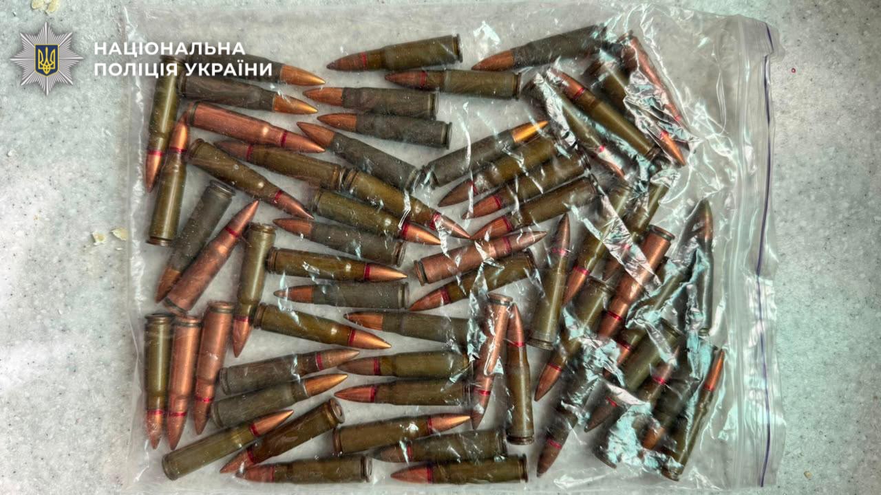 На Київщині затримали чоловіка, що поранив двох людей 6 Боєприпаси, вилучені у затриманого