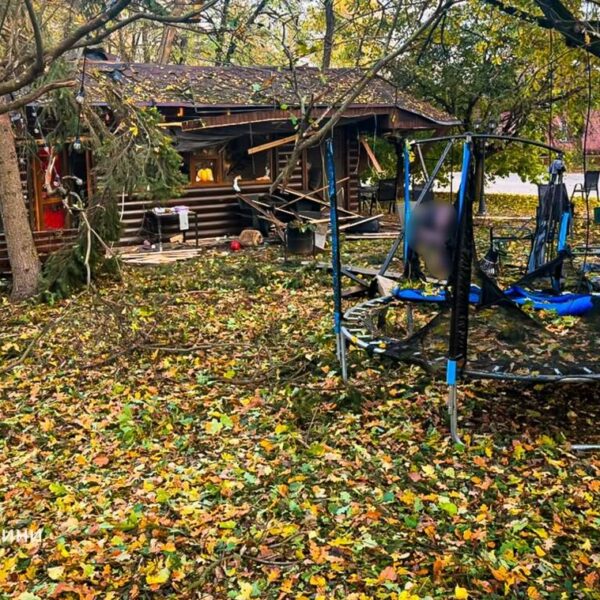 Дрон росіян вбив шістьох людей, зокрема трьох дітей, на Харківщині
