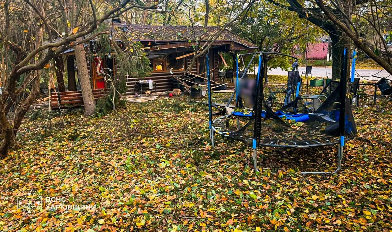 Дрон росіян вбив шістьох людей, зокрема трьох дітей, на Харківщині 2